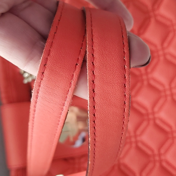 Kate Spade coral handbag with gold chain straps - Picture 3 of 6